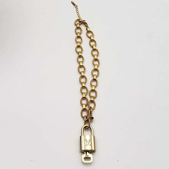 100% Auth Louis Vuitton Lock & Key with Gold Plated Gold Chain Necklace - Picture 3 of 7
